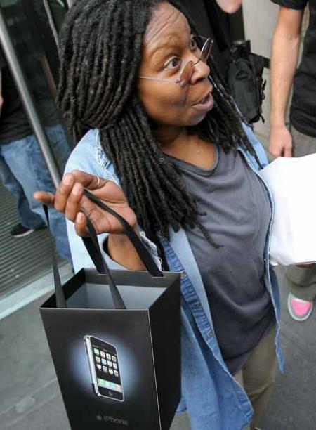 Whoopy Goldberg compra un iPhone