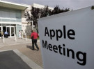 Los accionistas de Apple reeligen a todo el consejo de administración
