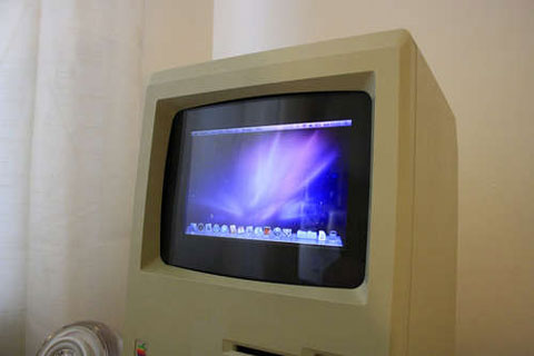 Utilizan la carcasa de un Macinstosh de 1984 para montar un equipo con Snow Leopard