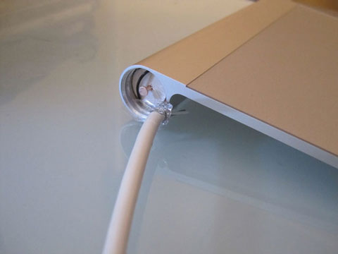 Alimenta tu Magic Trackpad con un cable USB