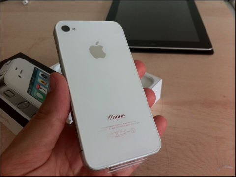 Ya empiezan a verse los primeros iPhone 4 blancos