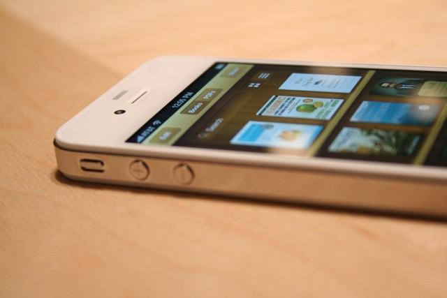 Más problemas con el iPhone 4, ahora «no nos escuchan al otro lado»