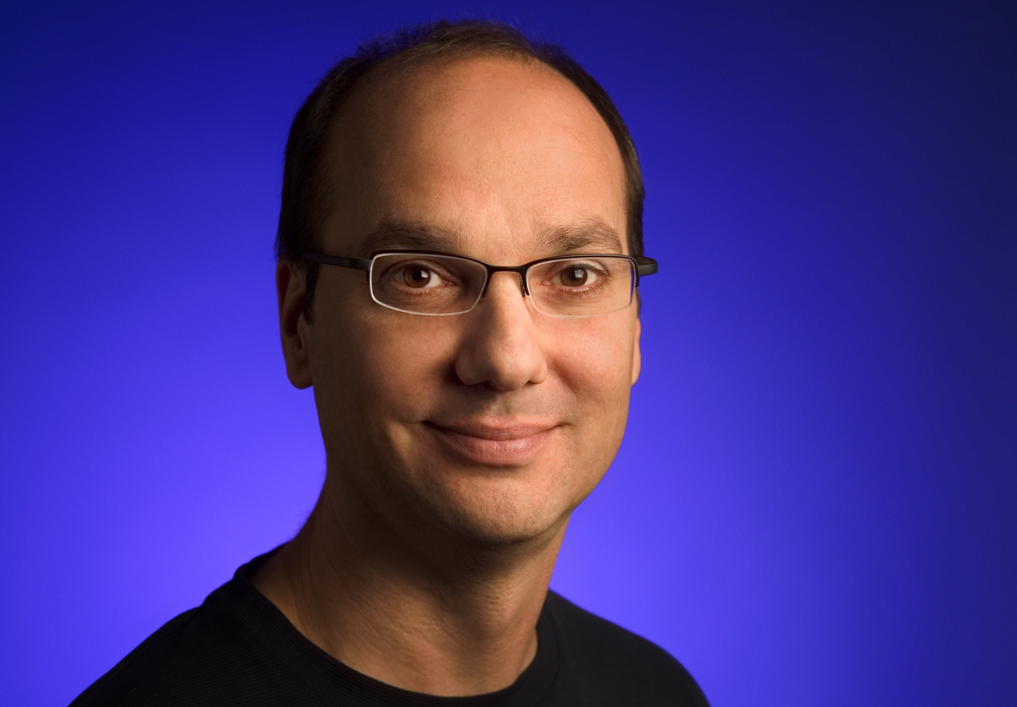 Apple ataca a HTC y mete a Andy Rubin