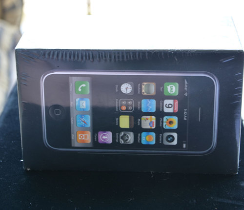 iPhone de primera generación (sin abrir) aparece en eBay