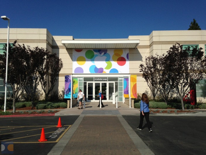 Todo listo en la sede de Apple para el evento de mañana