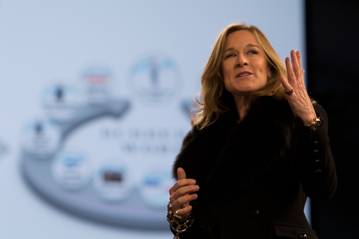 Angela Ahrendts es la nueva vicepresidenta ejecutiva de las tiendas físicas y online de Apple