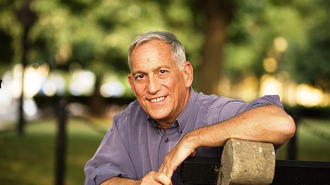 Apple es bastante menos innovadora que Google, según Walter Isaacson