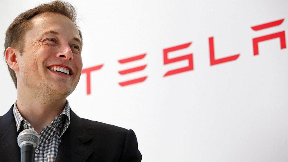 El CEO de Tesla confirma los contactos con Apple