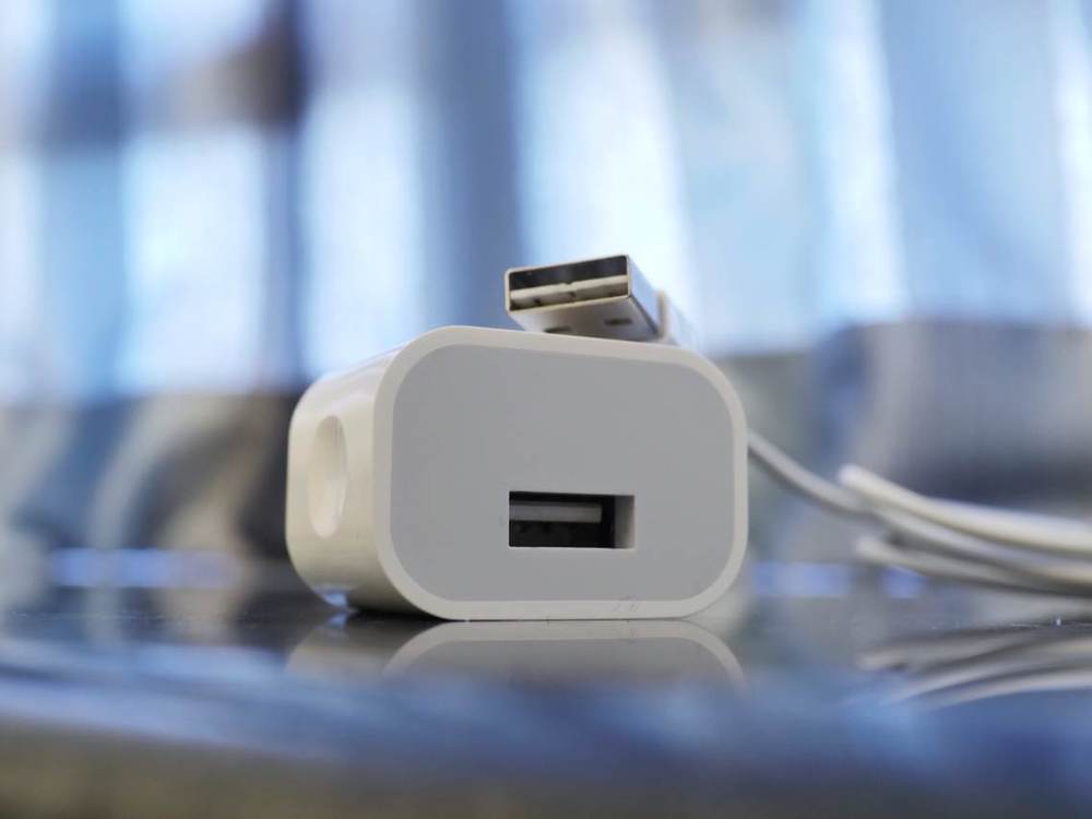 iPhone 6 vendría con cable USB reversible