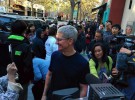 Tim Cook abrió las puertas de la Apple Store de Palo Alto en el día del lanzamiento del iPhone 6