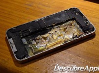 iPhone quemándose en un microondas