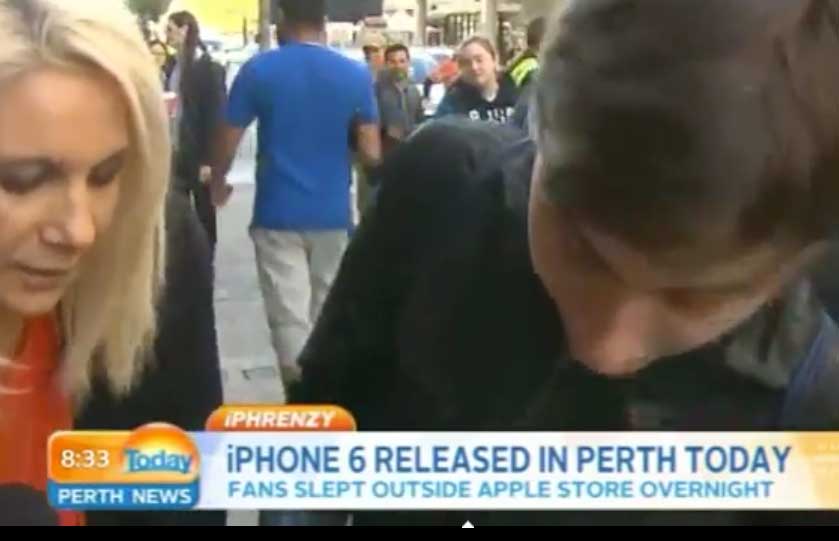 El primer iPhone 6 vendido en el mundo se cae al suelo ¡en directo!