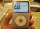 Apple eliminó canciones de servicios rivales en los iPods sin el permiso de sus usuarios