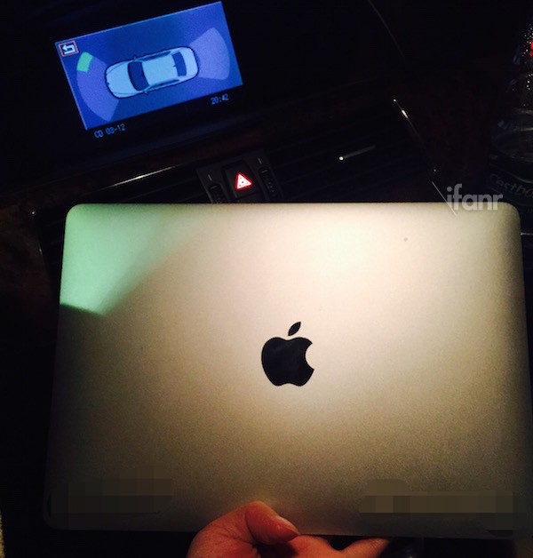 El Macbook Air de 12 pulgadas podría decir adiós al mítico logo iluminado en la tapa