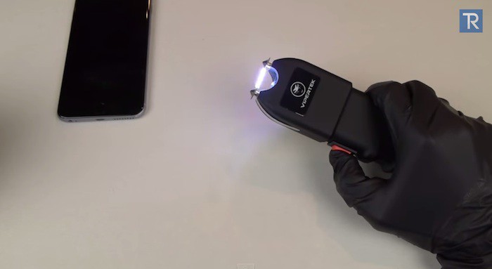 No dobles el iPhone 6… mejor electrocútalo con una pistola Taser