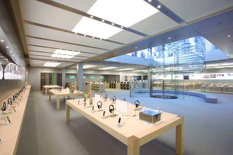 Las Apple Store cambian su diseño para destacar la campaña del Apple Watch