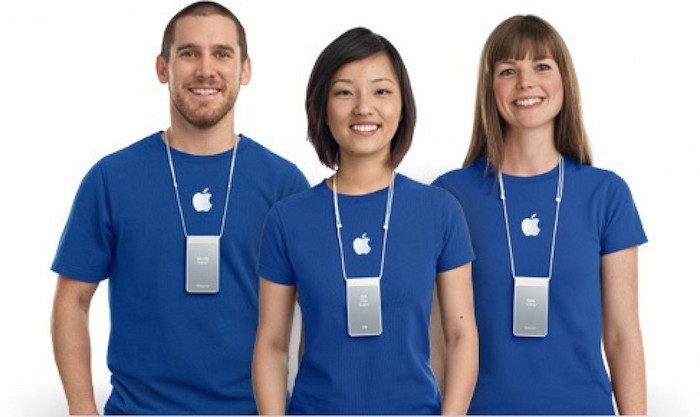 Los empleados de las Apple Store ultiman los preparativos para el lanzamiento del Apple Watch