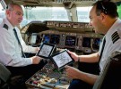 Cambiar papel por un iPad en un avión es una buena idea… hasta que algo falla