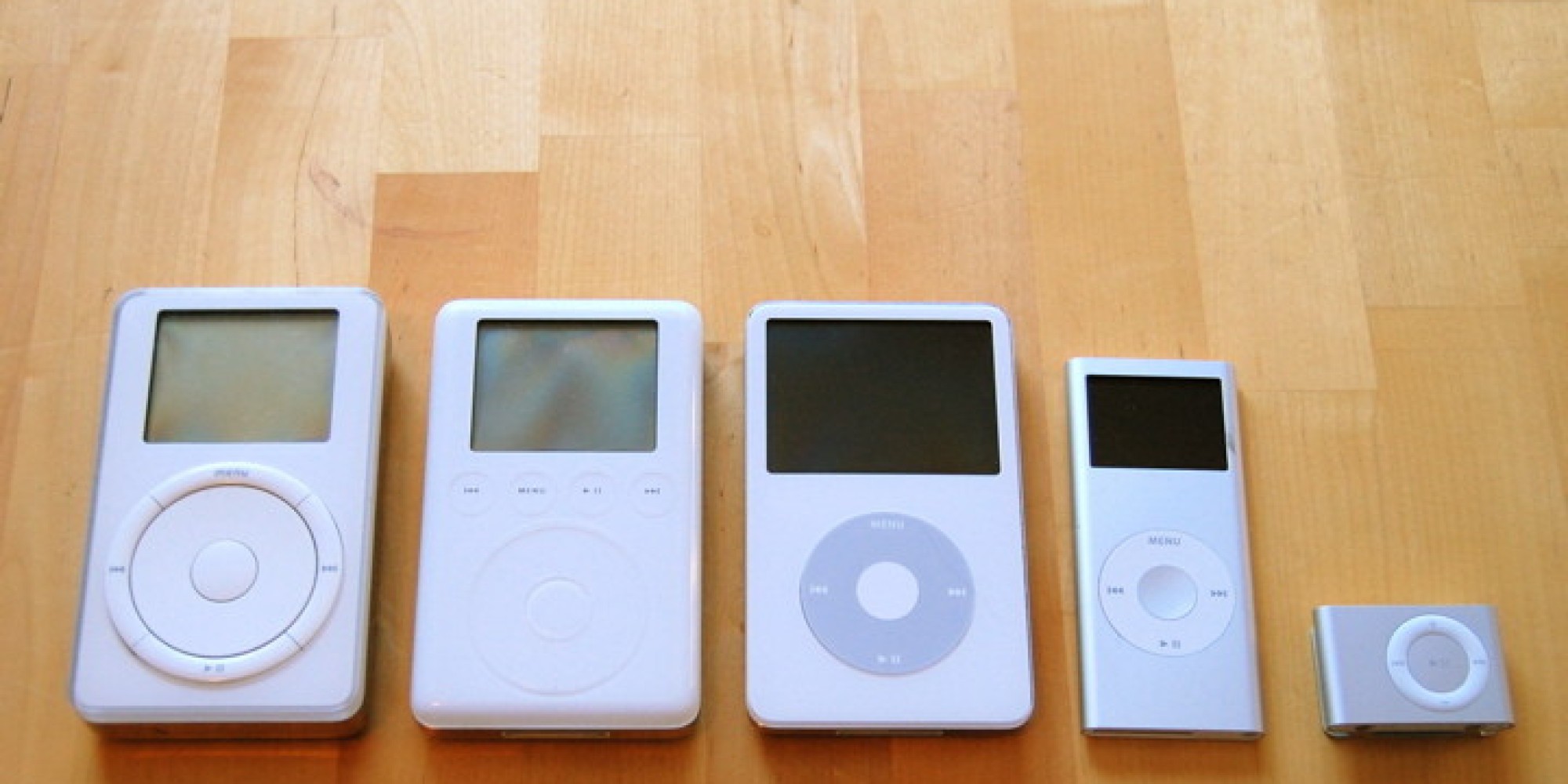 Первые айподы. Apple IPOD 2001. IPOD Classic 2001. Плеер Айпод 2001. The first IPOD (2001).