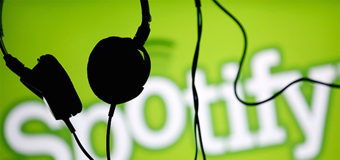 Spotify planearía introducir más restricciones a su modelo gratuito, presionada por las discográficas