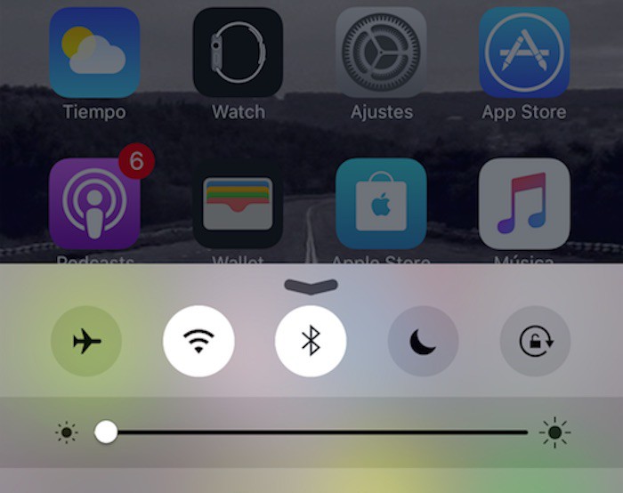 Truco: reduce el brillo de la pantalla del iPhone por debajo del mínimo para leer en la cama