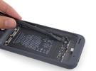 iFixit desmonta la Smart Battery Case para ver qué secretos esconde
