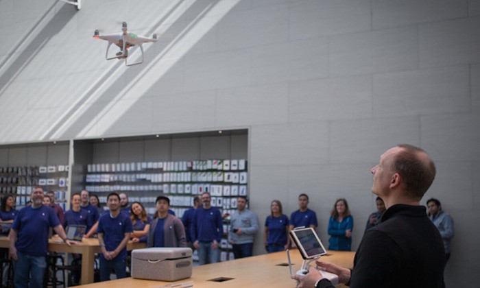 El DJI Phantom 4 ya vuela dentro de algunas Apple Stores