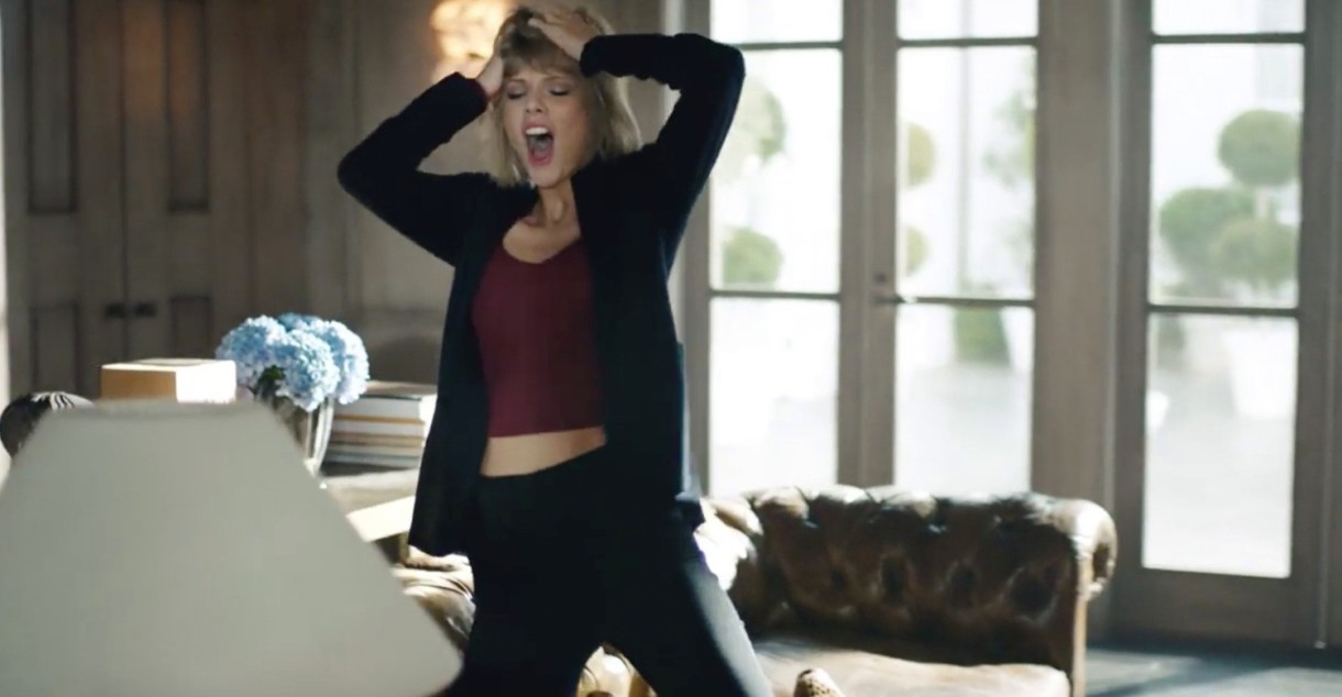 Taylor Swift baila como si nadie la estuviera mirando en el último anuncio de Apple Music