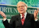 Unos van y otros vienen: Warren Buffet invierte mil millones en acciones de Apple