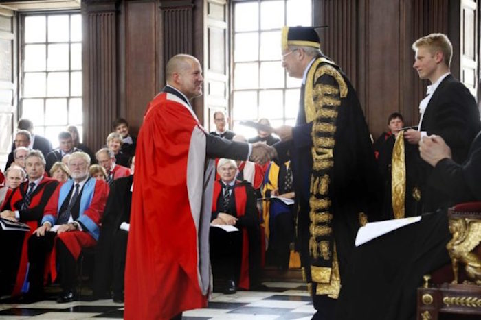 Jonathan Ive nombrado Doctor Honoris Causa por la Universidad de Cambridge