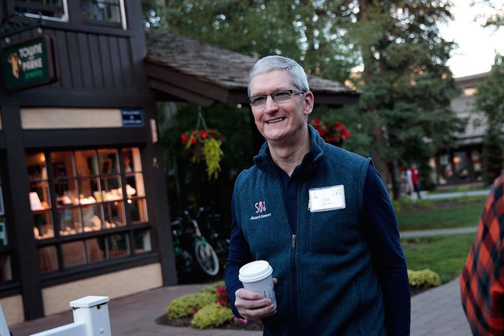 Tim Cook se enfrenta personalmente a la realidad de Apple Pay casi 2 años después de su lanzamiento