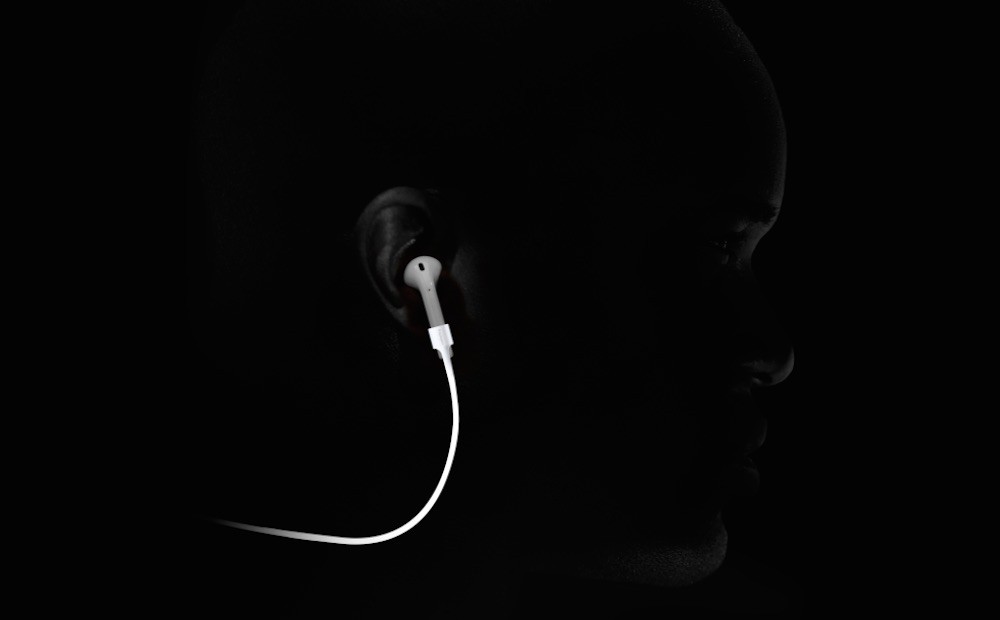 Se veía venir… Spigen presenta una correa para que no pierdas los AirPods