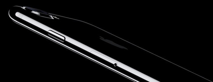 Apple recomienda el uso de una funda con el iPhone 7 negro brillante