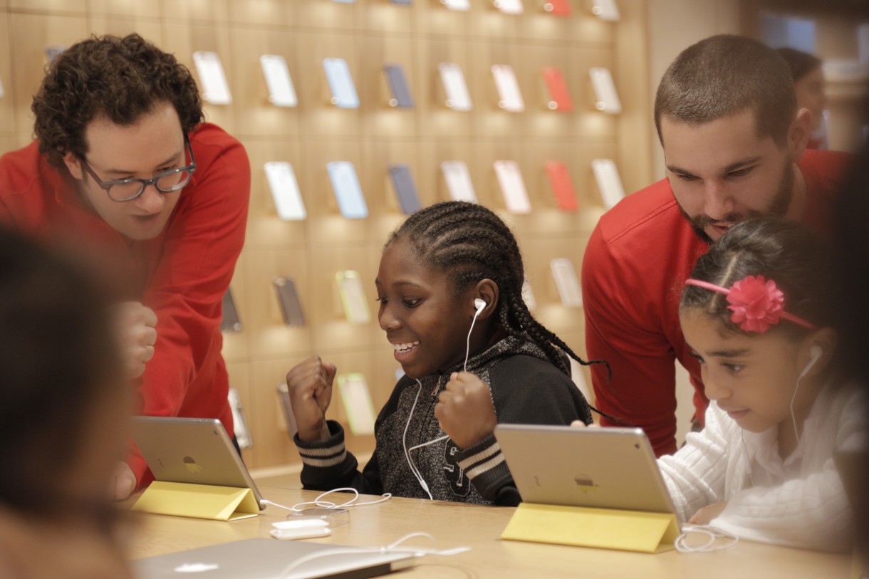 Los talleres gratuitos de la Hora del Código llegan en diciembre a todas las Apple Store