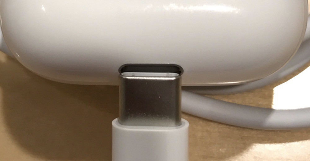 ¿Cambió Apple el conector de carga de los AirPods a última hora? eso parece…