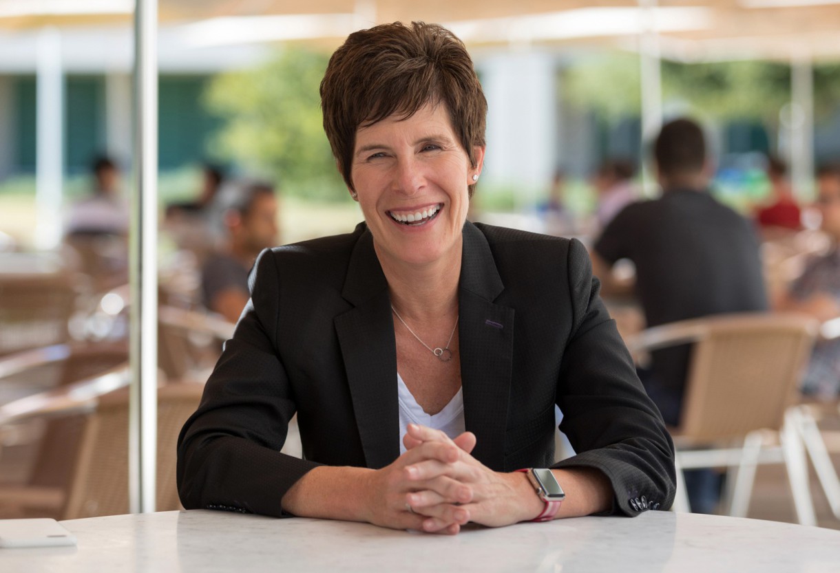 Esta es Deirdre O’Brien, la nueva vicepresidenta de Recursos Humanos de Apple