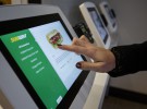 Pantallas táctiles y Apple Pay: Así serán los restaurantes «Fast food» en no mucho tiempo