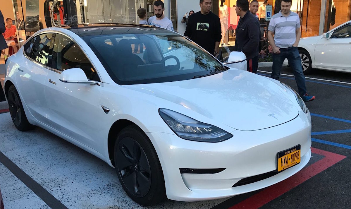 Siri ya puede controlar tu Tesla Model 3: pídele lo que quieras