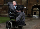 Tim Cook homenajea a Stephen Hawking en el día de su muerte