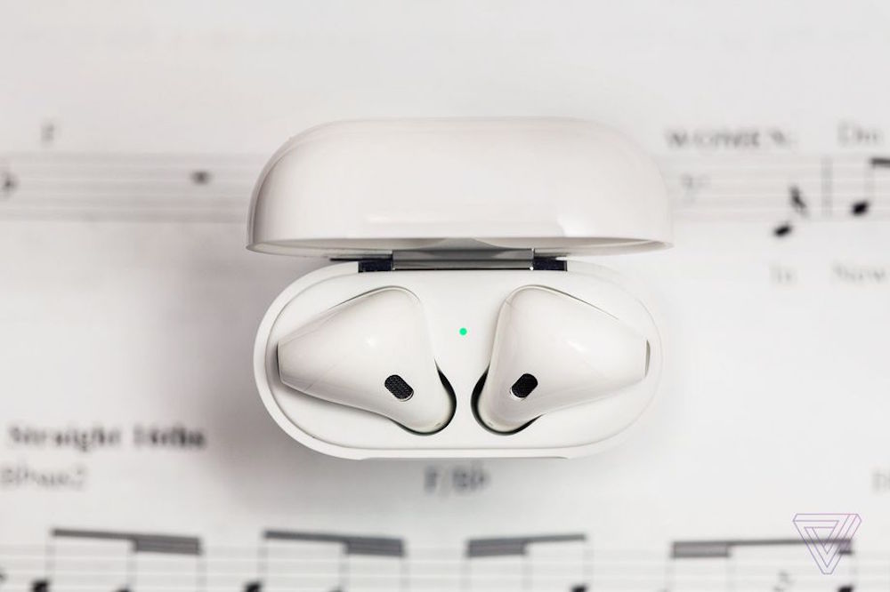 Pronto podremos cargar el iPhone con el estuche de los AirPods