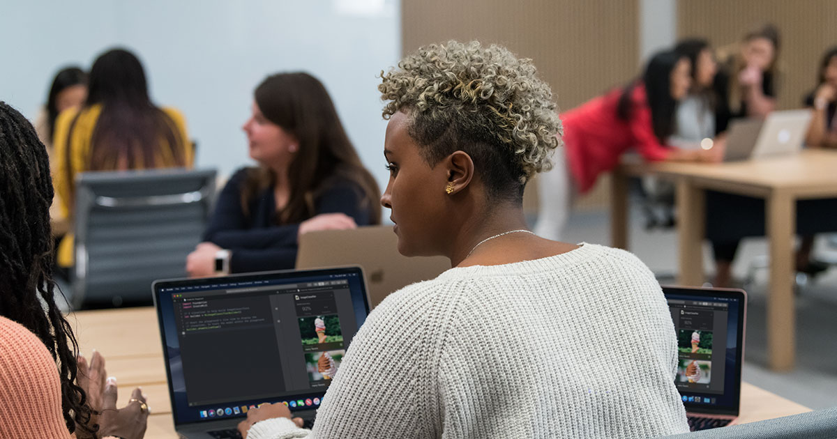 Así es el Campamento de Emprendedoras, la apuesta de Apple por las mujeres en el mundo de la tecnología