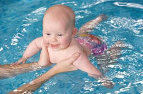 No se puede perder de vista al niño en el agua