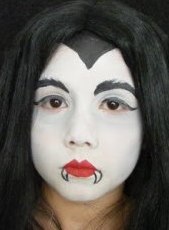 disfraz casero de halloween: vampiro o vampiresa maquillaje