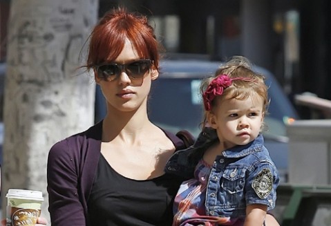 Jessica Alba y su niña de paseo por Beverly Hills