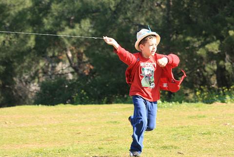 Para jugar al sol toda la familia debería llevar gorro