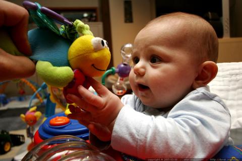 Del llanto a la onomatopeya, el lenguaje del bebé su primer año