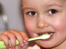 Pequeños hábitos para evitar las caries en los niños