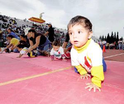 Carreras de niños y bebés en México