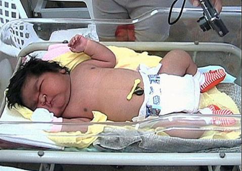 Nace una bebe de 7 kilos en Brasil