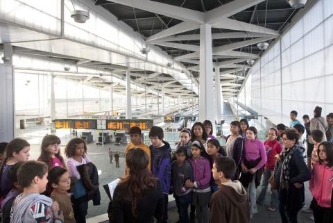 Visitas de escolares a la estación del AVE en Valencia